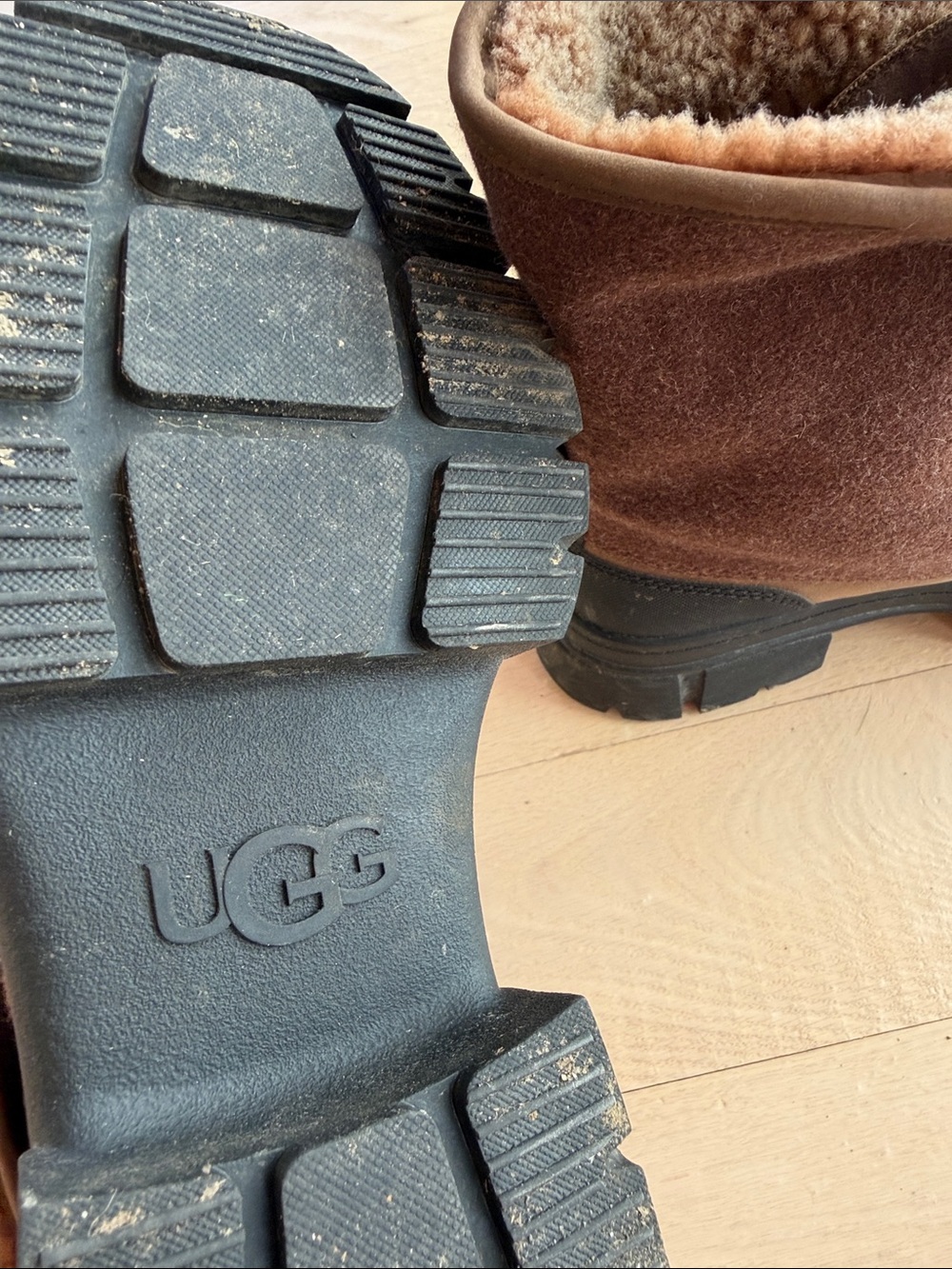 UGG - Picture 12 of 12